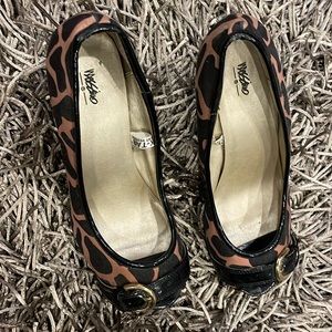 Size 8.5 Massimo buckle heels